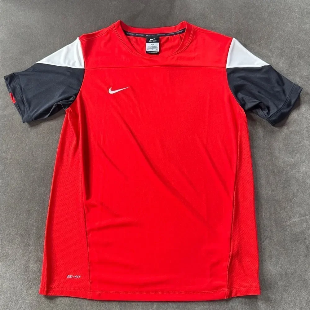 Nike Boys Youth Squad 14 Workout Top Short Sleeve Dri-Fit Crew Neck Size XL NWOT